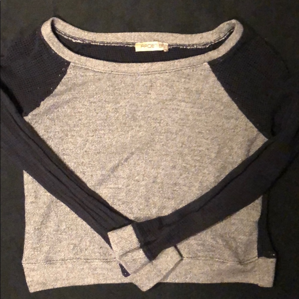 Grey/black beach long sleeve crop top